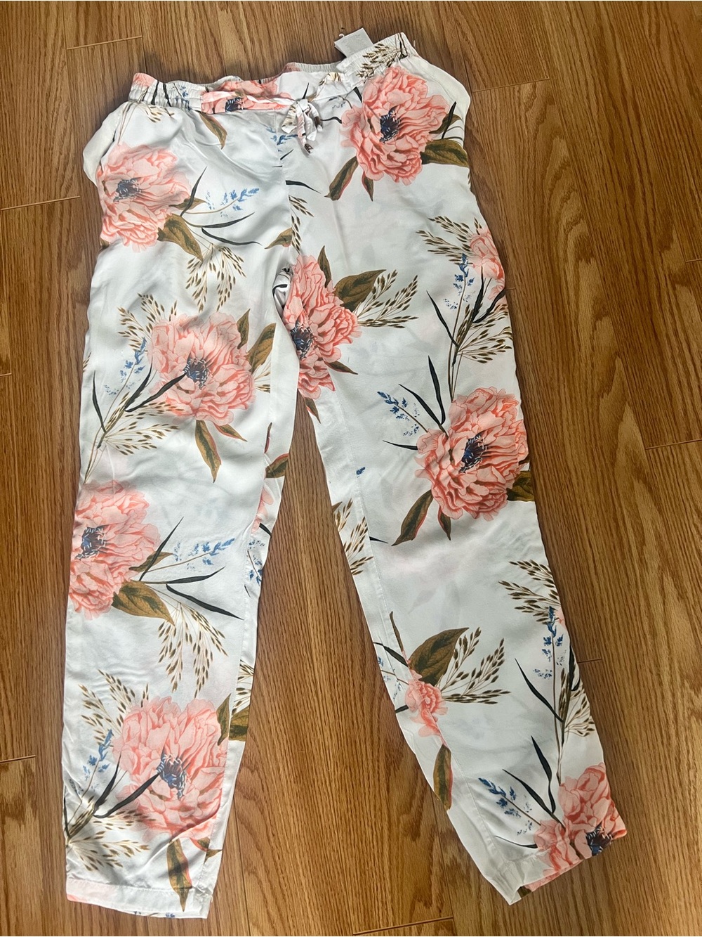 Vero Moda White Pants with Pink Floral Print